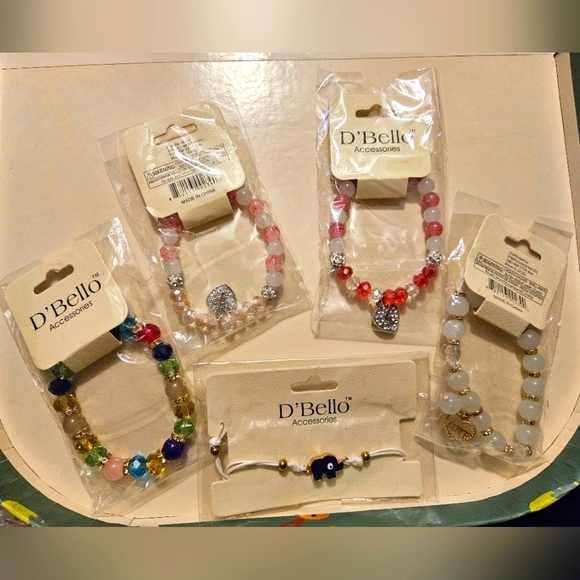 D'Bello Accessories Beaded Charm bracelet bundle includes 5 pieces NEW - Picture 1 of 6